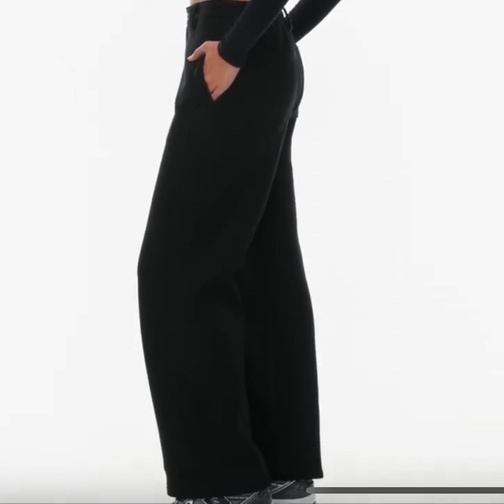 Aritzia TNA Mega Cozy Fleece Trouser Sweatpants